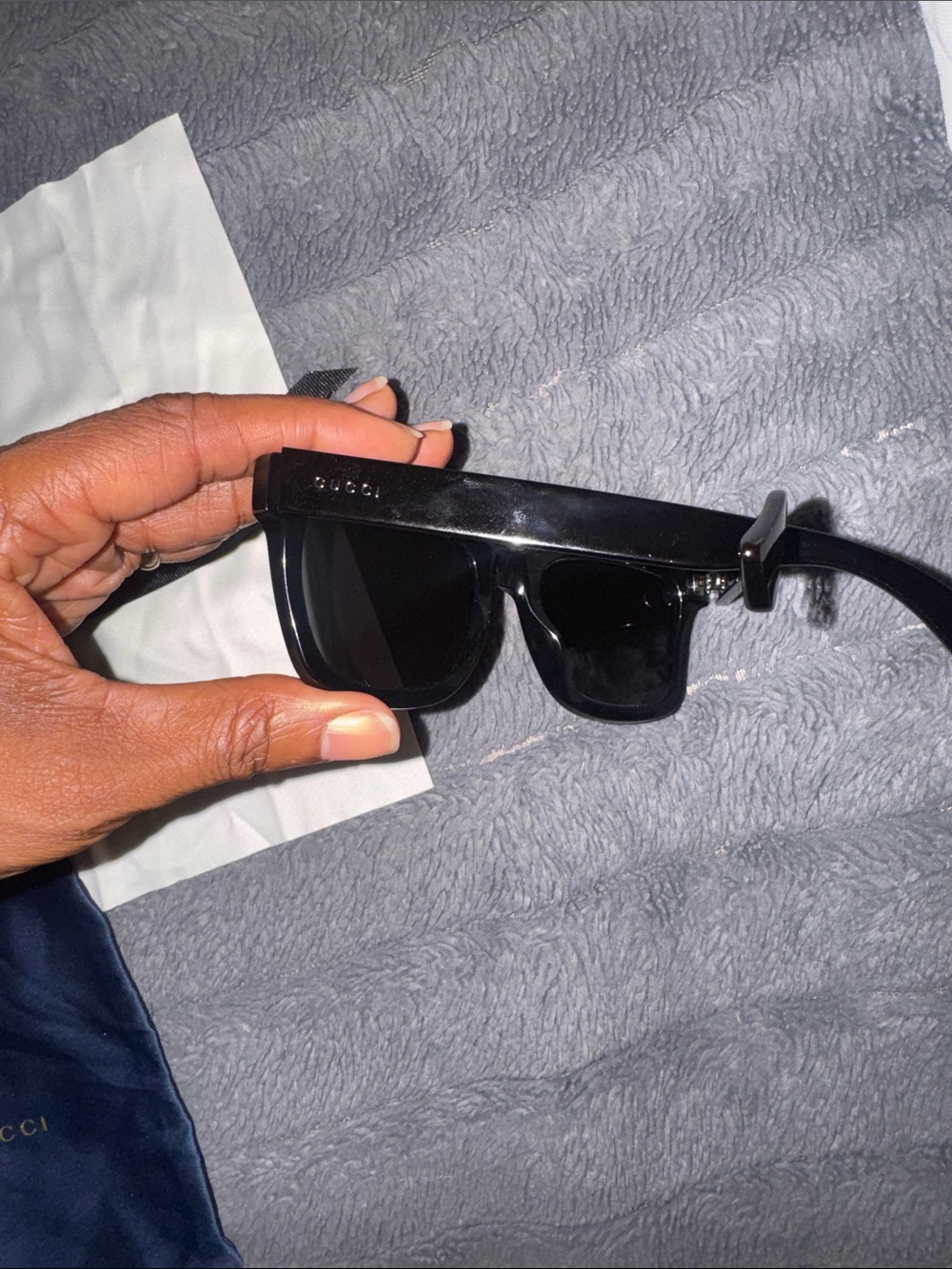 Gucci Men's Black Square Sunglasses with Red-Lined Case - Picture 3 of 4